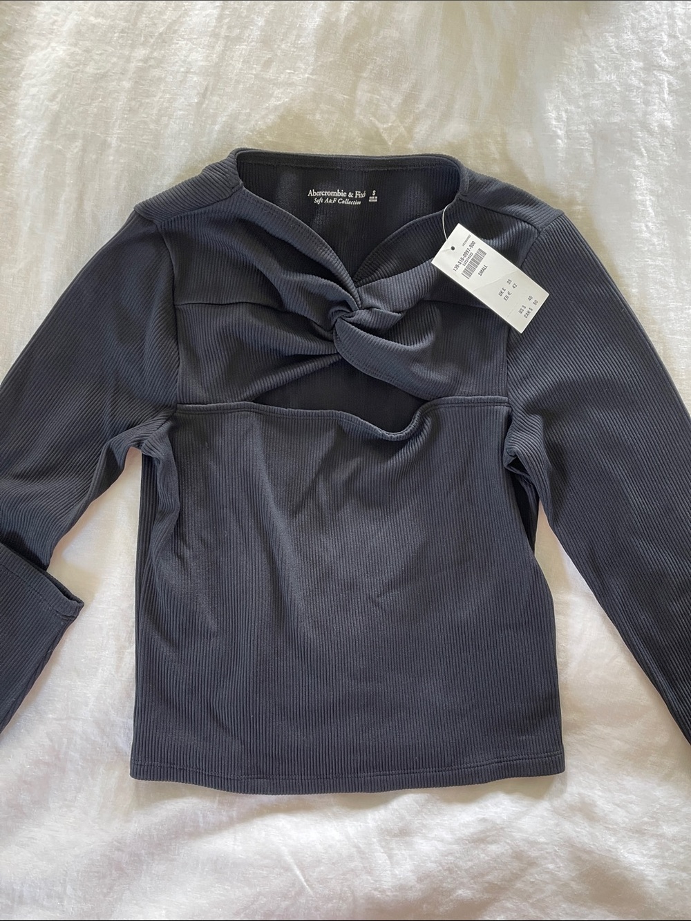 Abercrombie & Fitch Soft A&F Twist Keyhole Long Sleeve Top